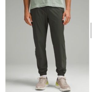 Pace Breaker Jogger Shorter size Small